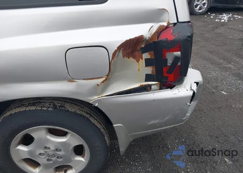 2005 Toyota Highlander Limited V6 from USA, damaged, VIN JTEEP21A550080399